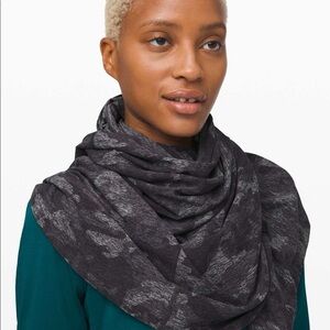 Lululemon Vinyasa Scarf in Camo & Grey